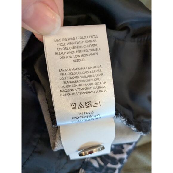 Isaac Mizrahi New York Women's Stretch Leopard Print Shorts Chino Size 4 - Picture 9 of 9